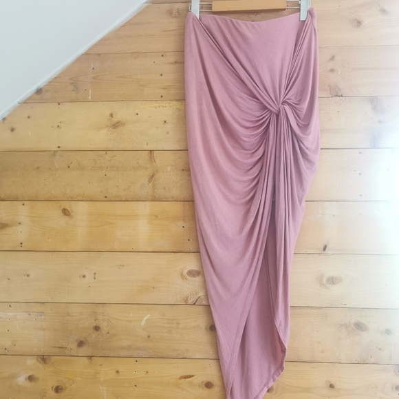 Asymmetrical Skirt - Picture 3 of 7